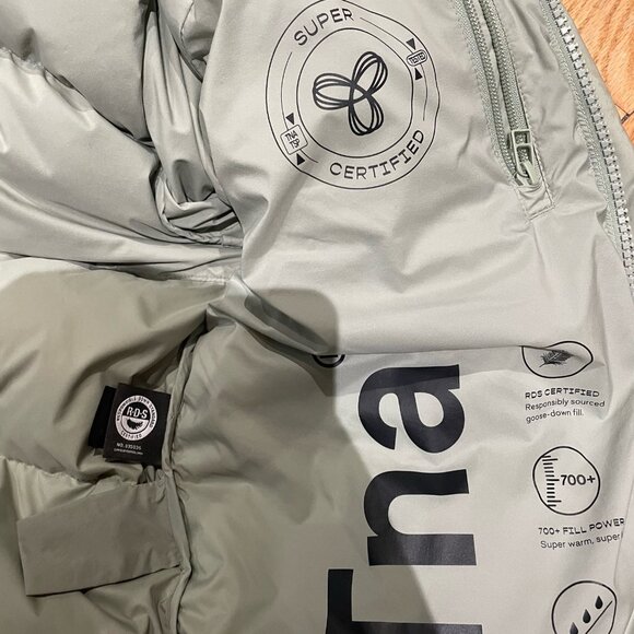 Aritzia TNA Super Puff Short – Size XS – Excellent Condition - Picture 6 of 8